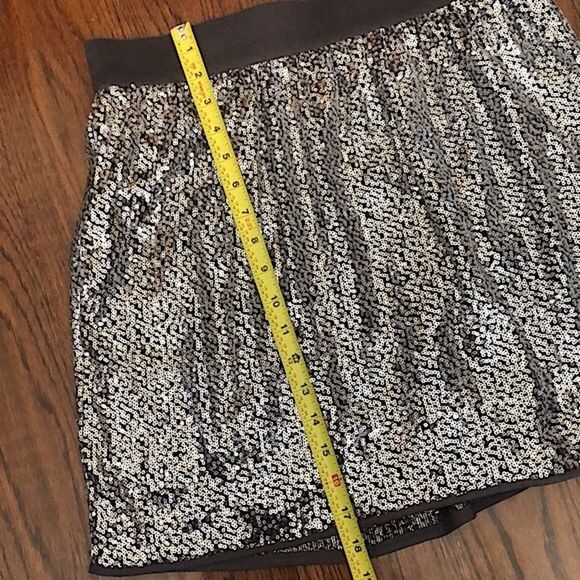 GAP Silver Sequin Fully Lined Skirt With Side Zipper Size 8 NWT - Picture 9 of 10